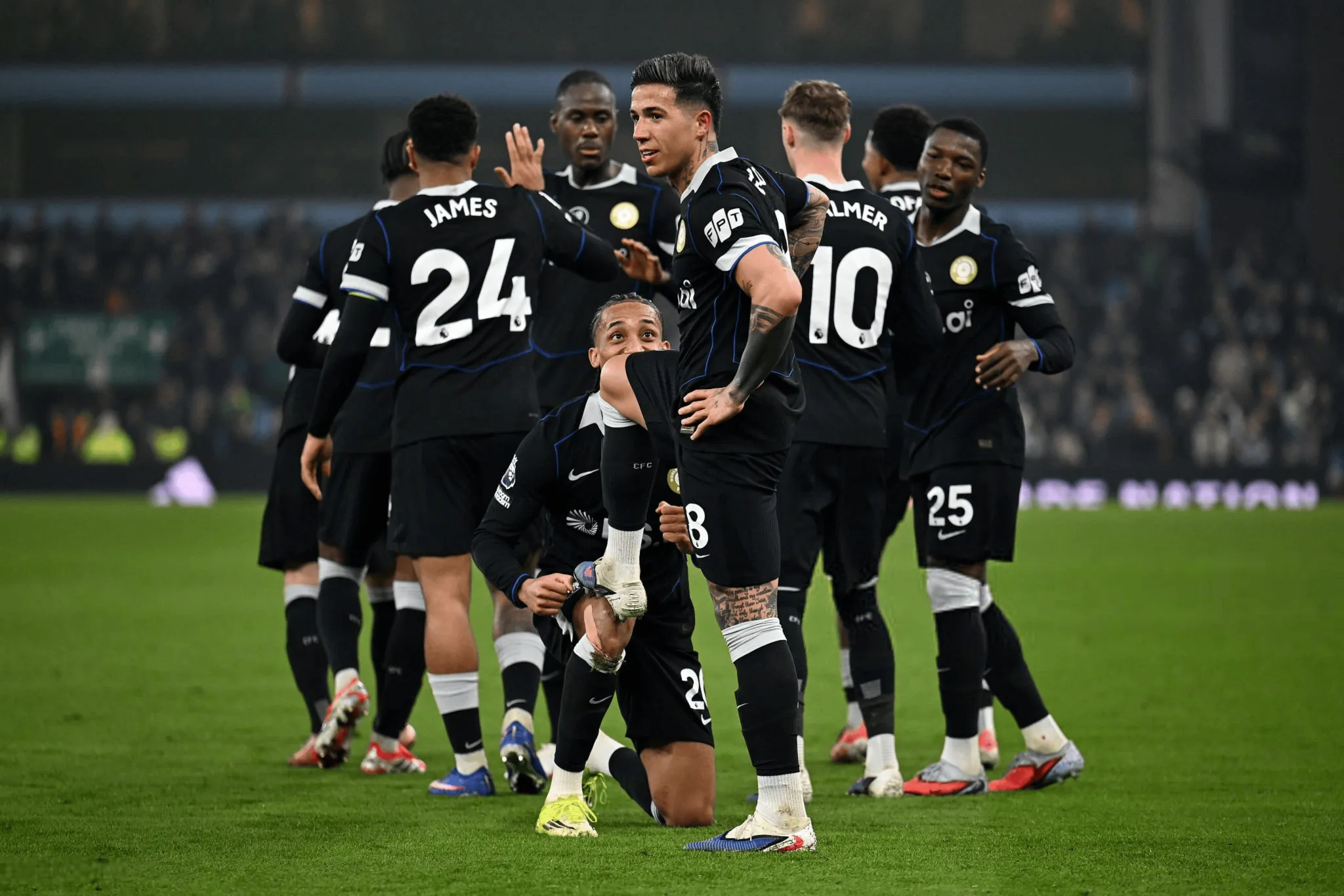 开云全站app下载-恩佐&amp;amp;凯塞多本赛季英超已8张黄牌，32轮前再吃2黄将停赛两场