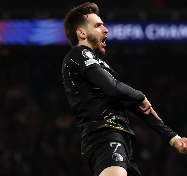 开云体育官网-5-2！欧冠5队晋级在望：巴黎+皇马大胜，黑马或携手4豪门进8强